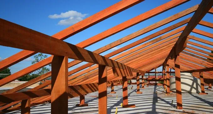montar estructura de madera para tejado en Cacabelos
