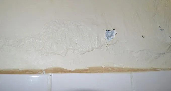 reparación de humedades por filtración de agua en Sariegos